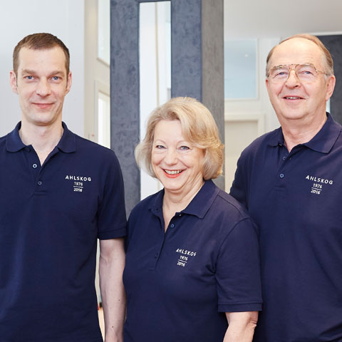 Teamfoto mit Lars Ahlskog und seinen Eltern.